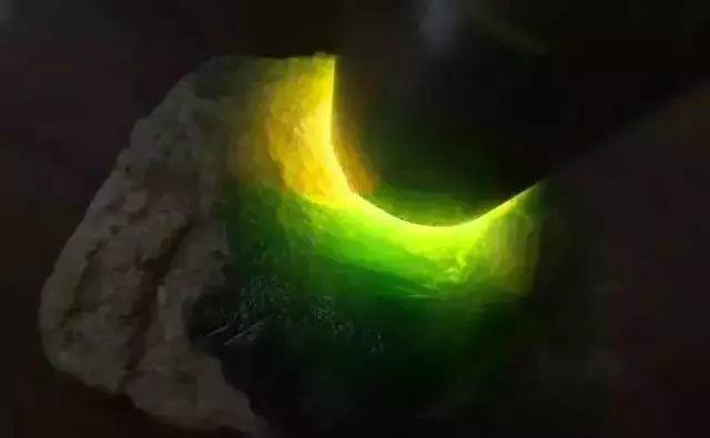 又靓又便宜的翡翠原石,翡翠原石市场小精品