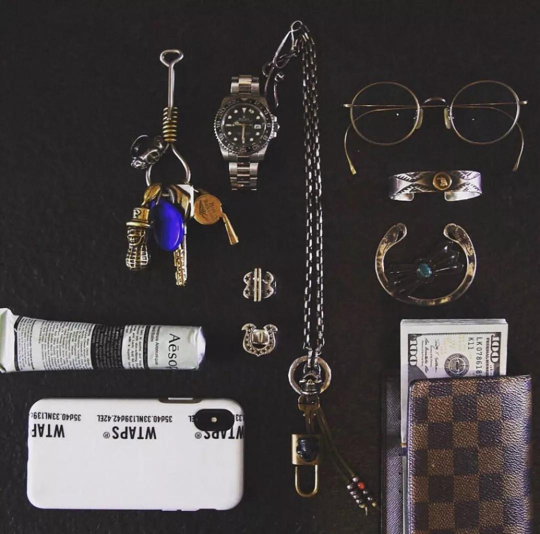 银饰潮穿搭女,夏季银丝服装怎么搭配好看