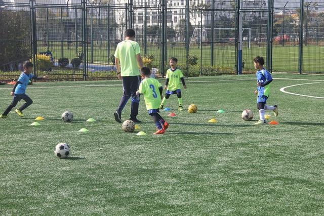 足球比赛可以让孩子学到什么,足球与孩子成长