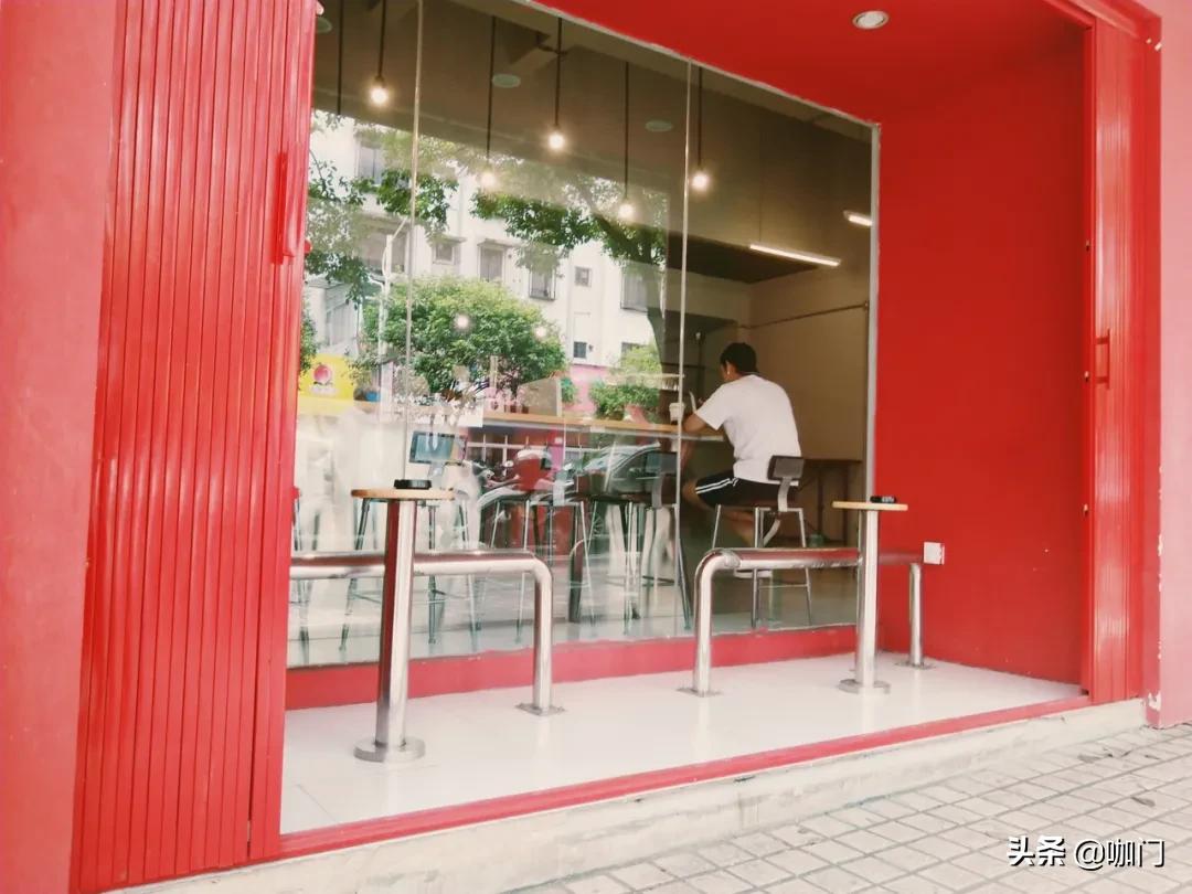 日出200+杯、运营千人粉丝群，2个人就够了