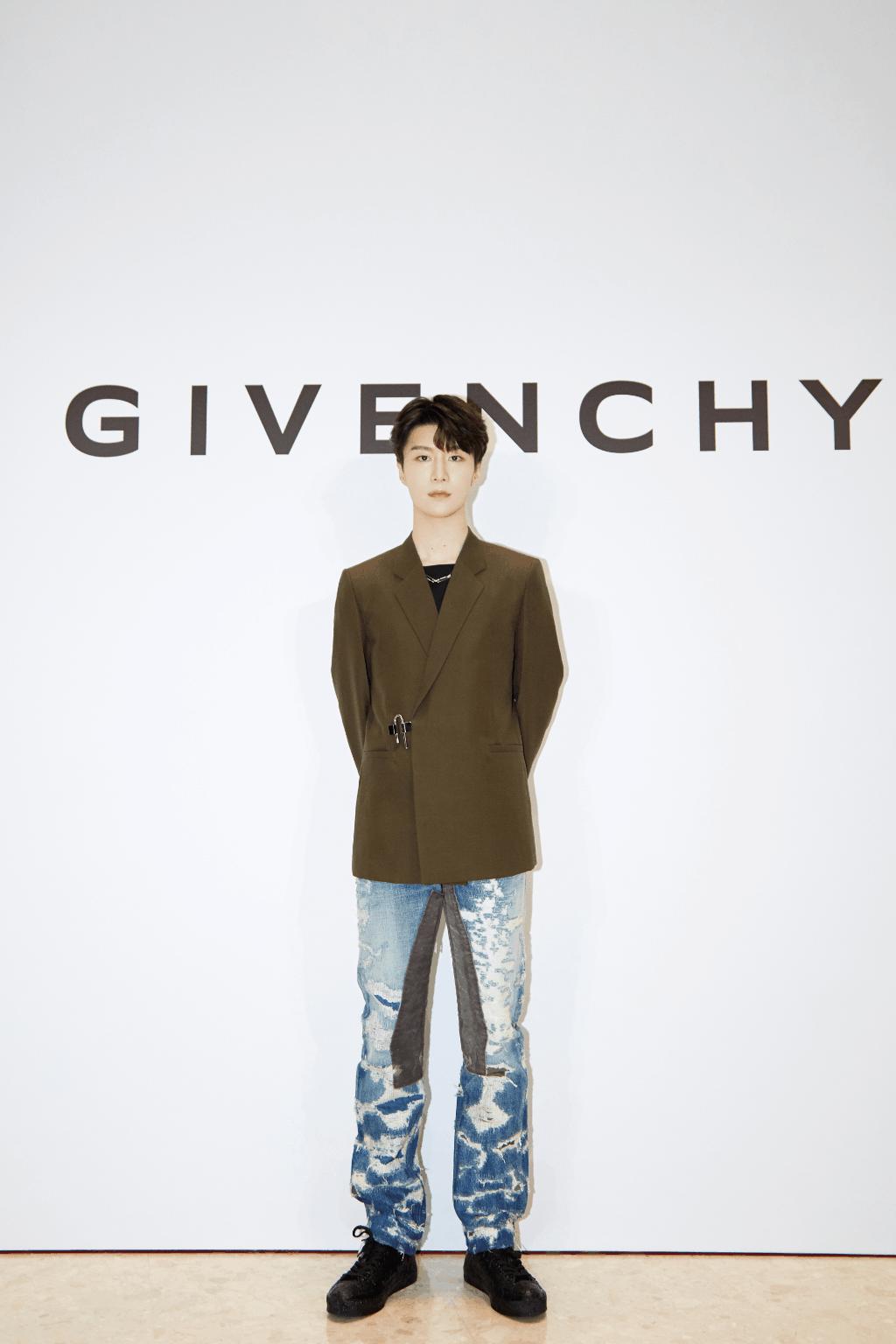 乃万曾可妮直播,纪梵希女包值钱吗