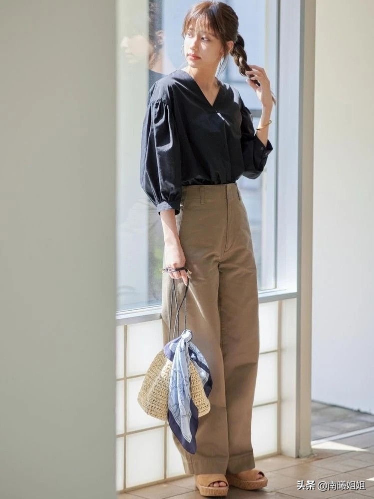 中年女性系丝巾不要一成不变,适合中年妇女围的丝巾