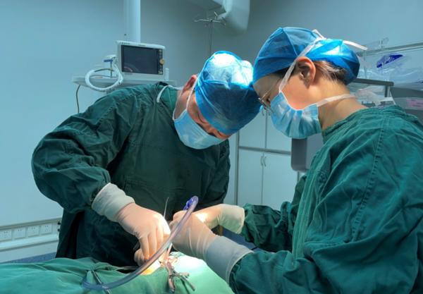 小孩嘴巴有恶性肿瘤,男童长出5斤肿瘤完整版