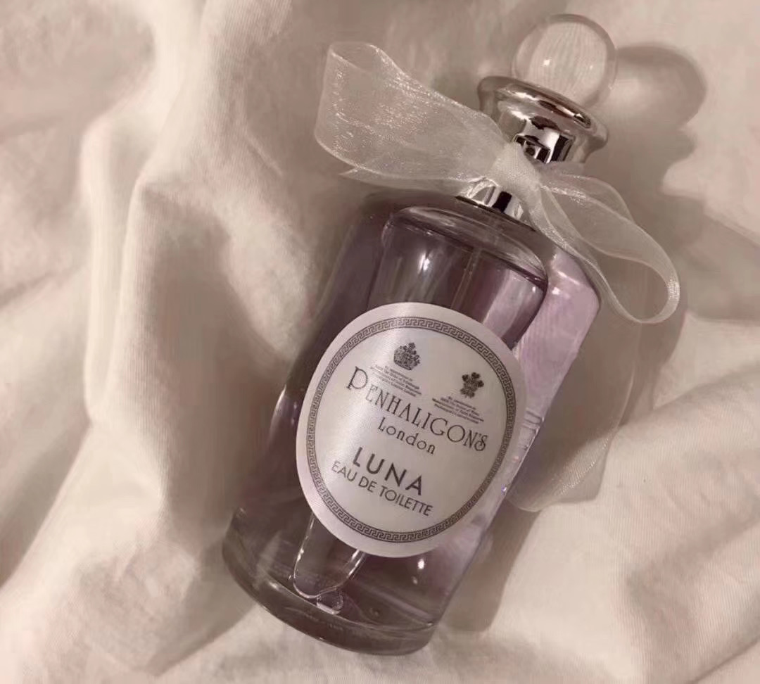 圣诞礼物送女朋友香水,送女生圣诞礼物香水推荐