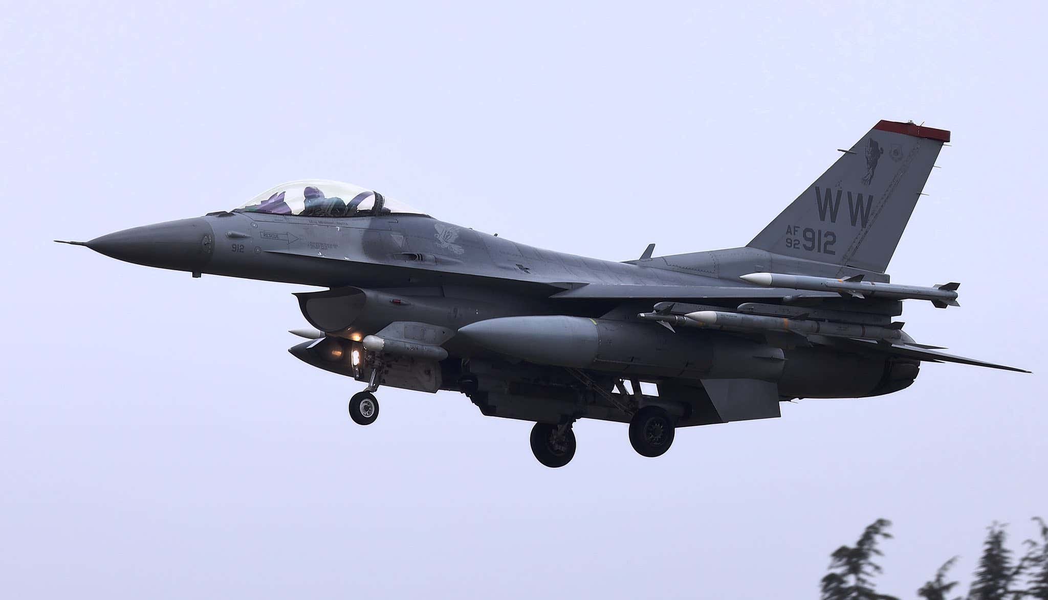 美国空军f16大象漫步视频,美国f16无人机