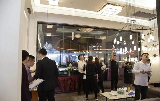 现代灯特点,当下流行主流灯的优缺点