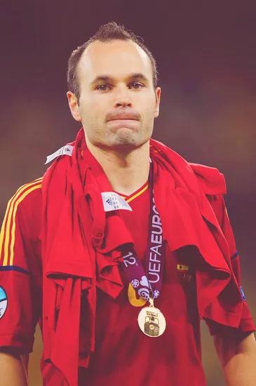 西班牙足球黄金一代伊涅斯塔,足球中场集锦伊涅斯塔