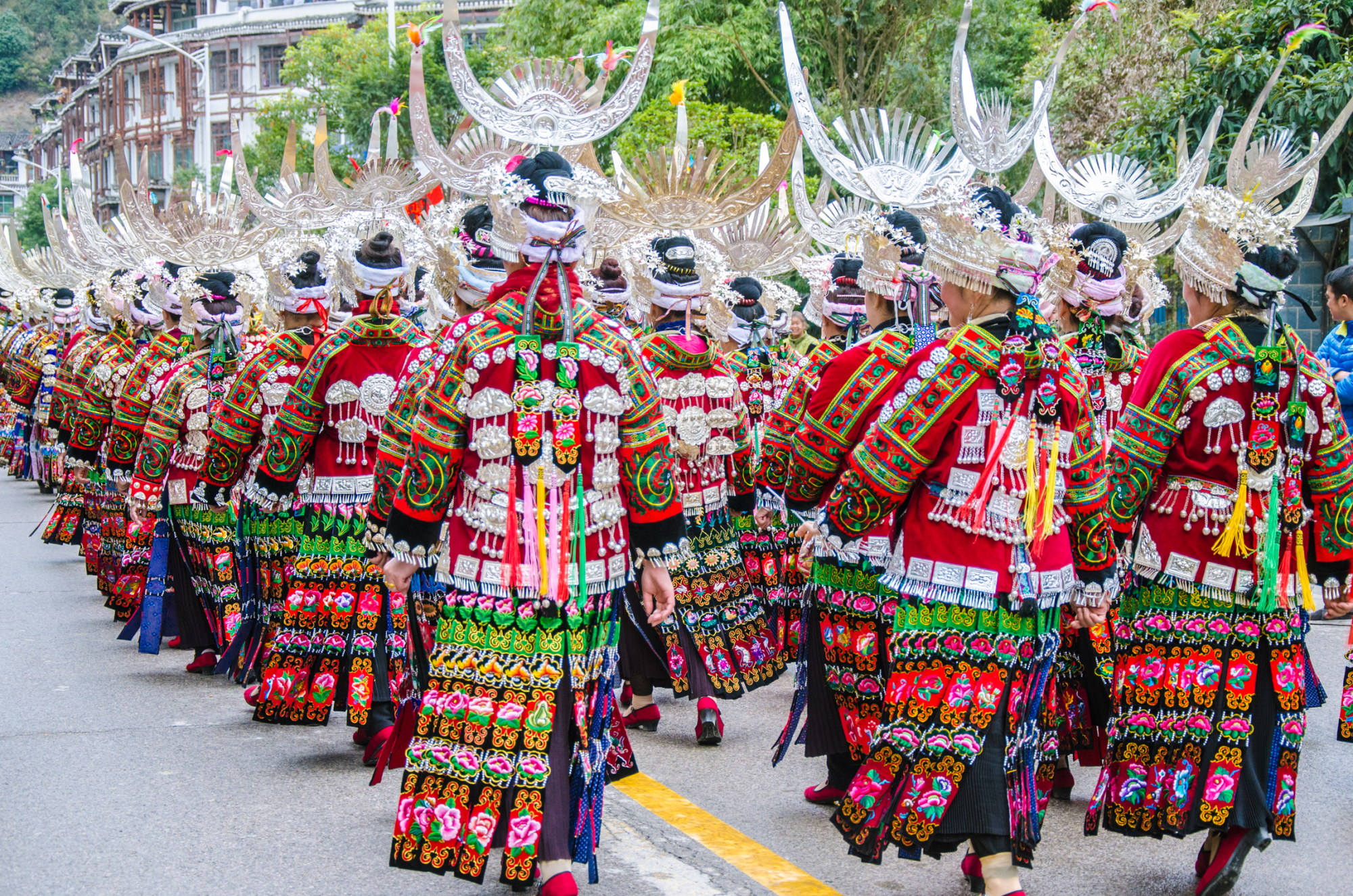 苗族银饰真的美,贵州黔东南苗族银饰穿上很漂亮