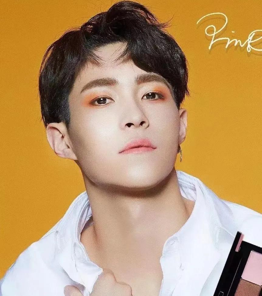 最近男明星代言护肤品,明星代言化妆品为什么不抹脸上