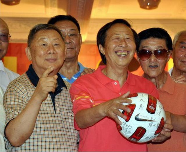 1972年徐根宝与阿尔巴尼亚赛后，受到周总理接见：你们踢得很好