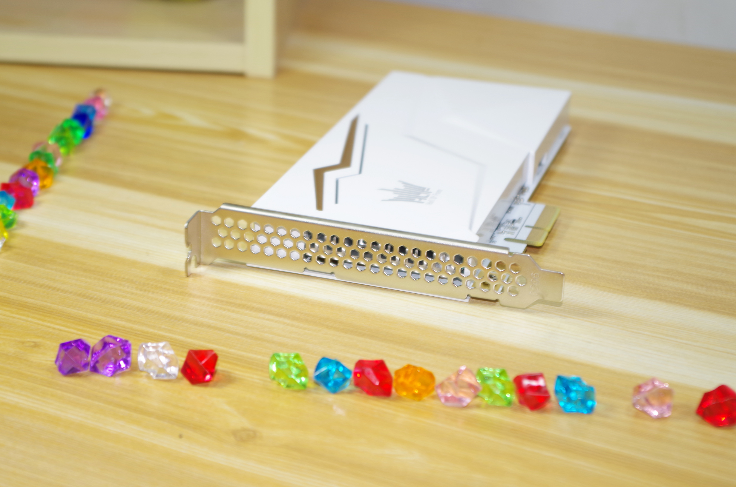 pcie插固态会占用显卡的通道么,pcie延长线对显卡性能测试