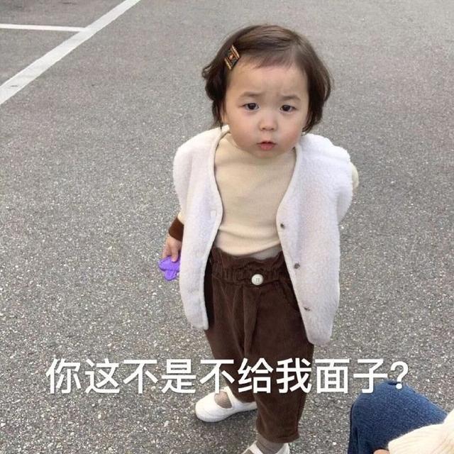 女的舔啤酒瓶子的表情包,表情包给我摸摸肚子