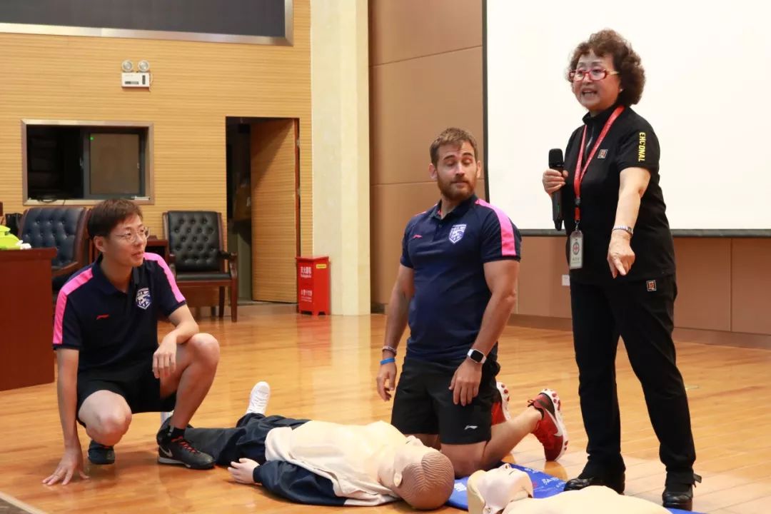 鍏充簬瓒崇悆涓殑鍙嶅叴濂嬪墏,瓒崇悆鍙嶅叴濂嬪墏