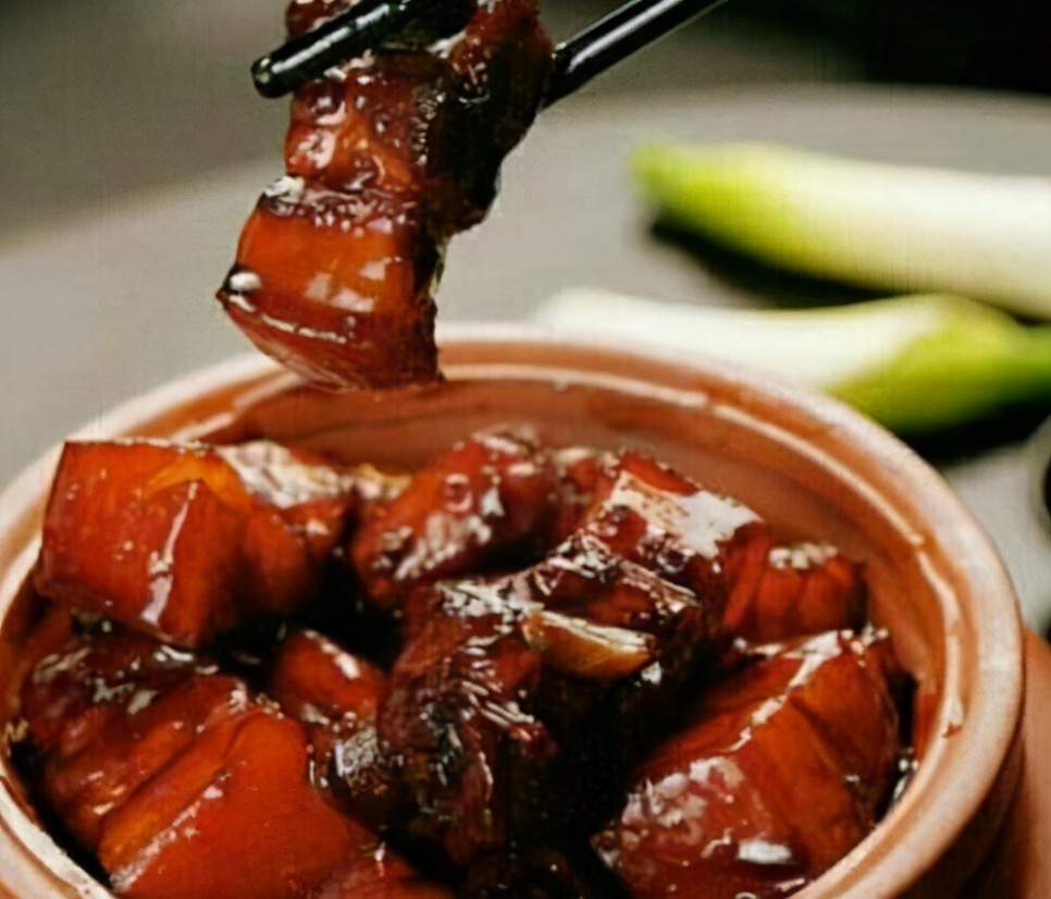 炖肉时千万别先焯水,家常炖肉不腥的方法