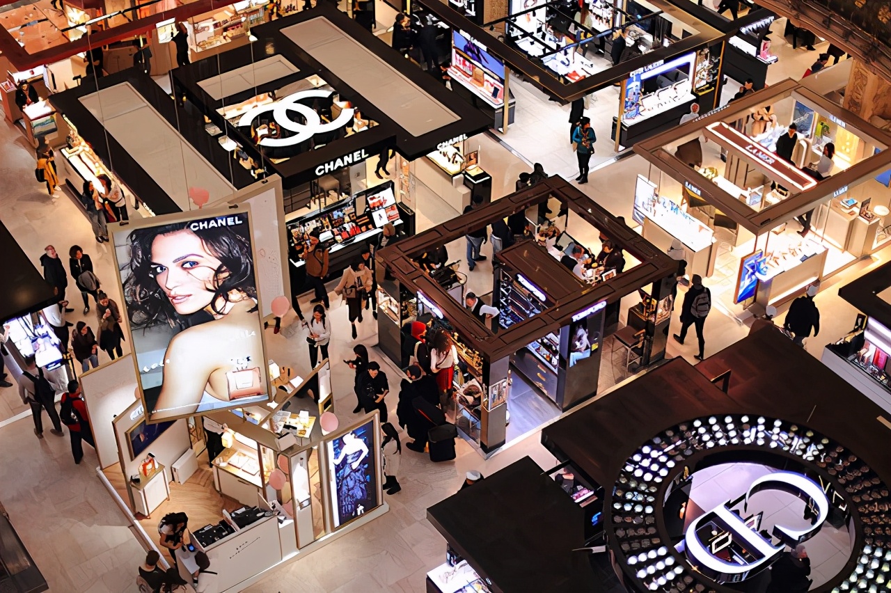 超模巴黎购物,超模走进步行街