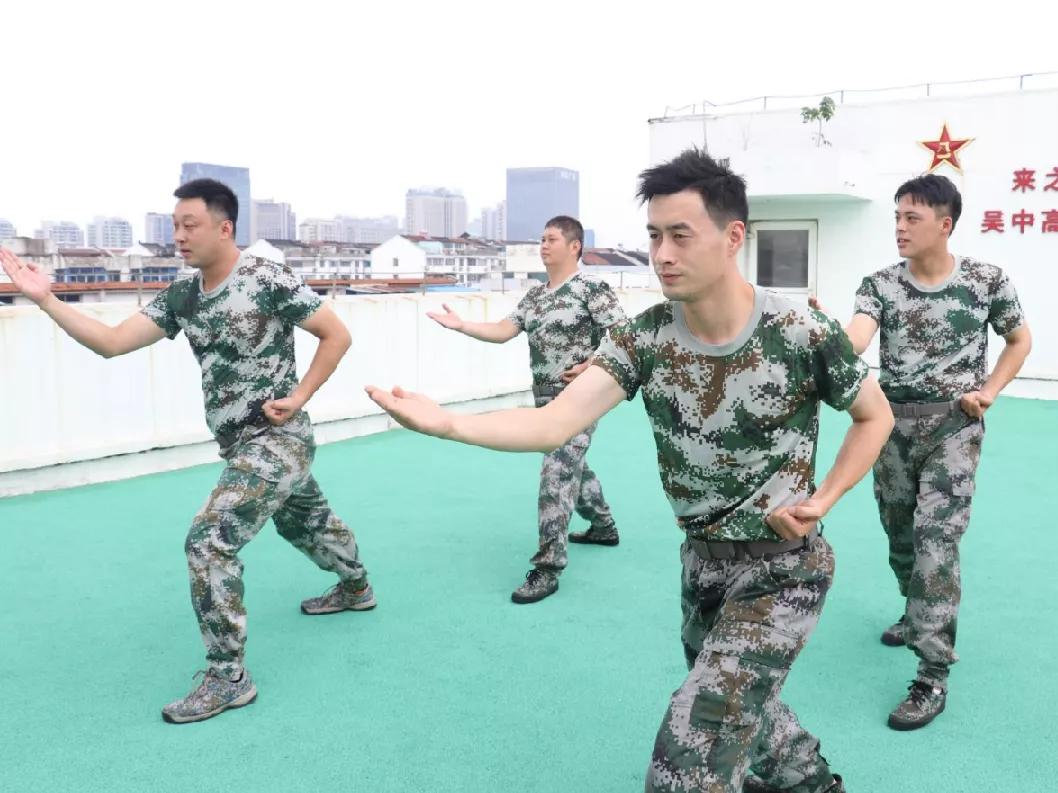 寻城记|这一抹“迷彩色”，帅