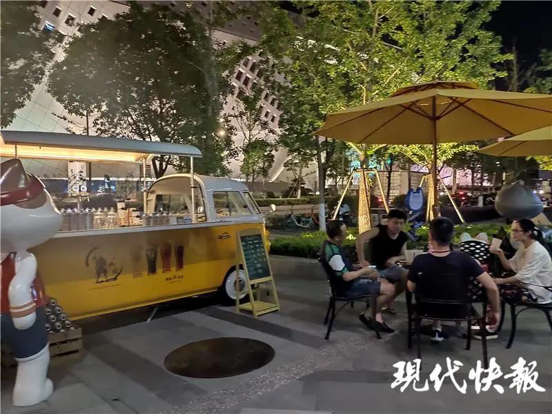 南京夜市摆摊一览表,南京小吃夜市一个摊位多少钱