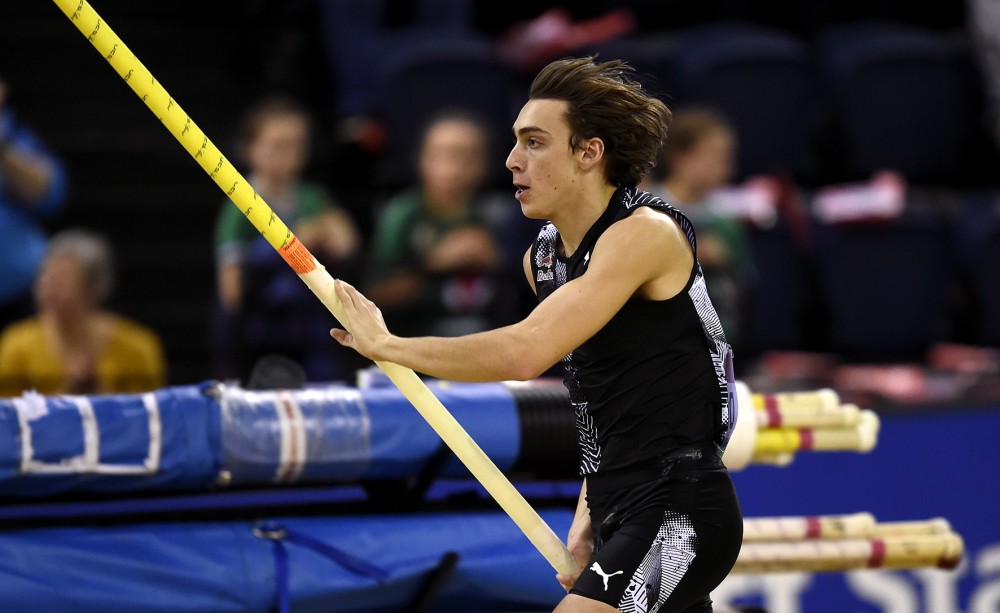 撑杆跳21岁,撑杆跳6米22破世界纪录