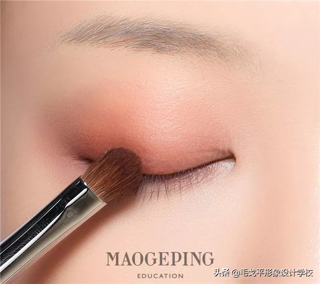 下睫毛多怎么画眼妆放大双眼,肿眼泡怎样放大双眼画眼妆