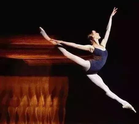 舞蹈哪些动作会导致脊椎损伤,舞蹈动作训练会造成身体损伤吗