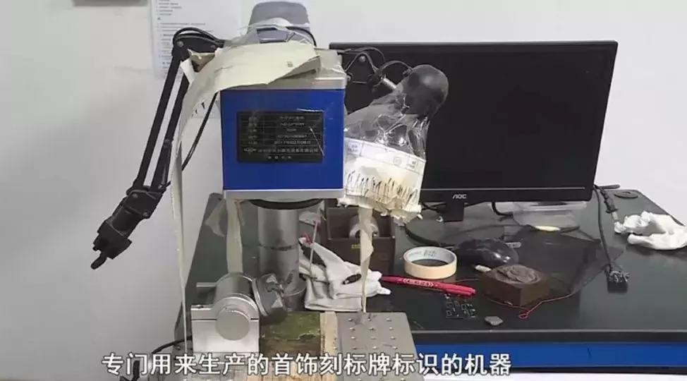 卡地亚纪梵希香奈儿,房间里堆满化妆品