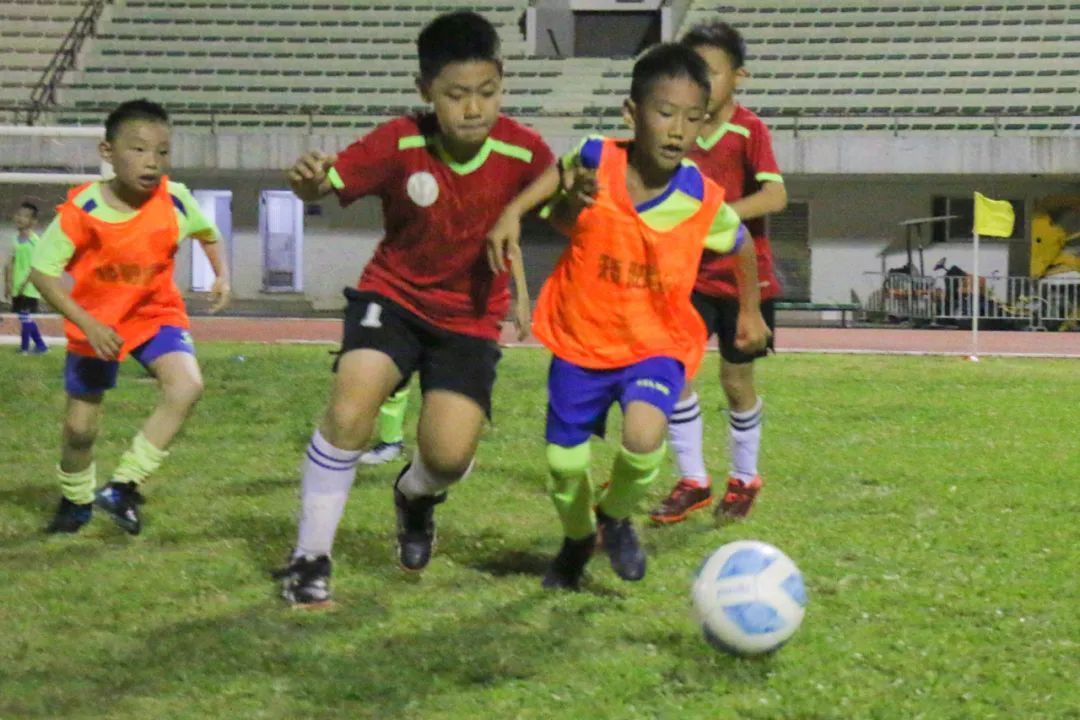 助力青少年足球普及,为青少年搭建篮球训练平台