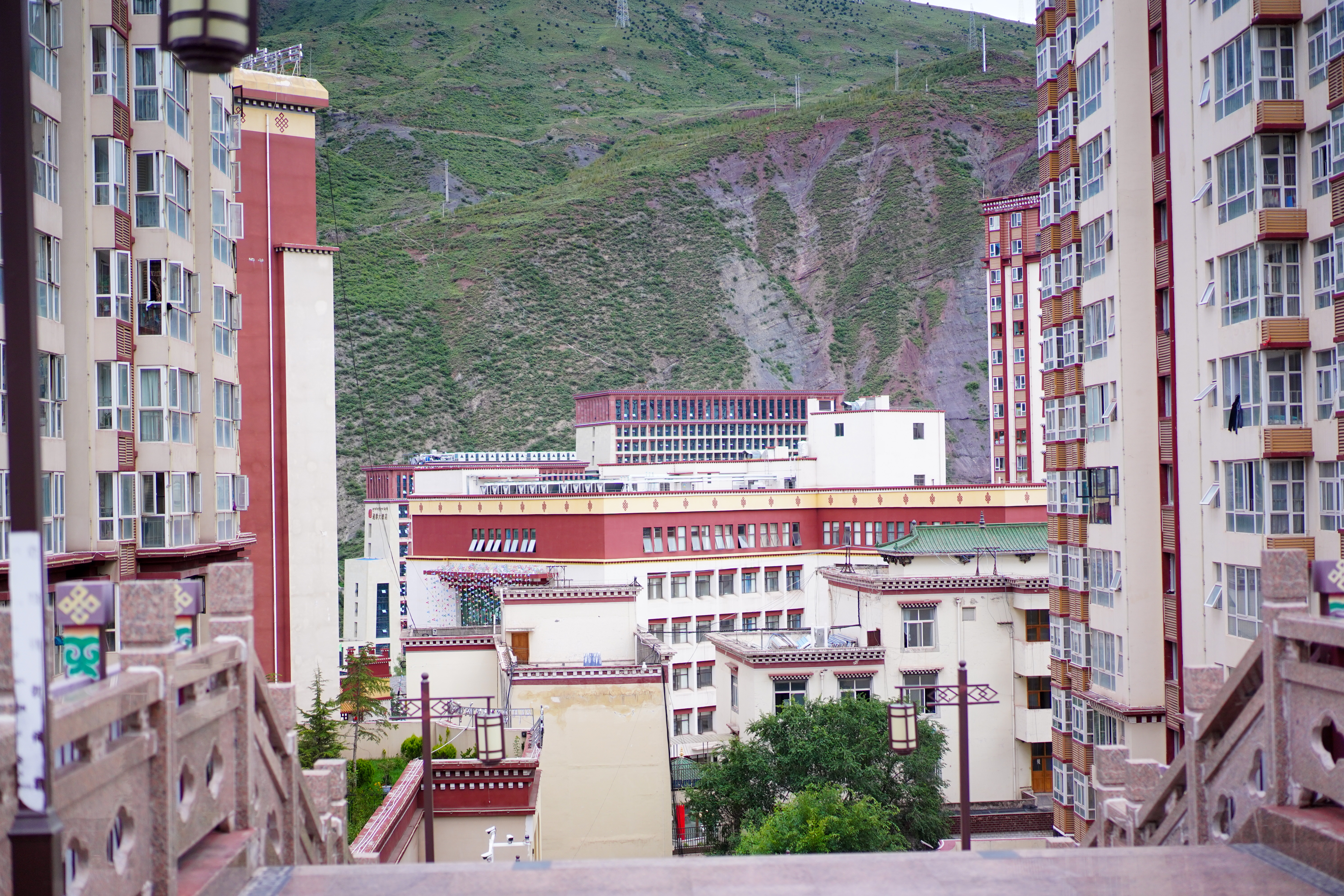 *藏西**第三大城市中心，高楼林立堪称高原小重庆，房价不输拉萨