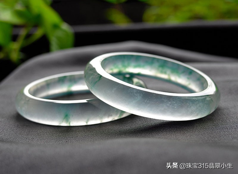 买翡翠在直播间买靠谱吗,直播间卖翡翠那么便宜是真的吗