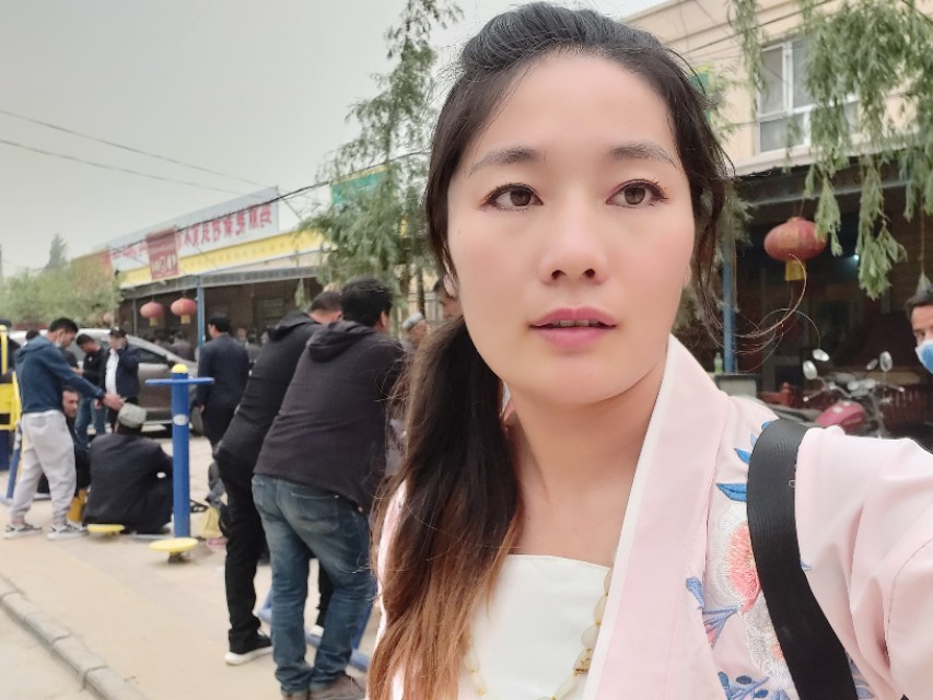 *疆新**、南疆乡下玛丽艳小自由市场