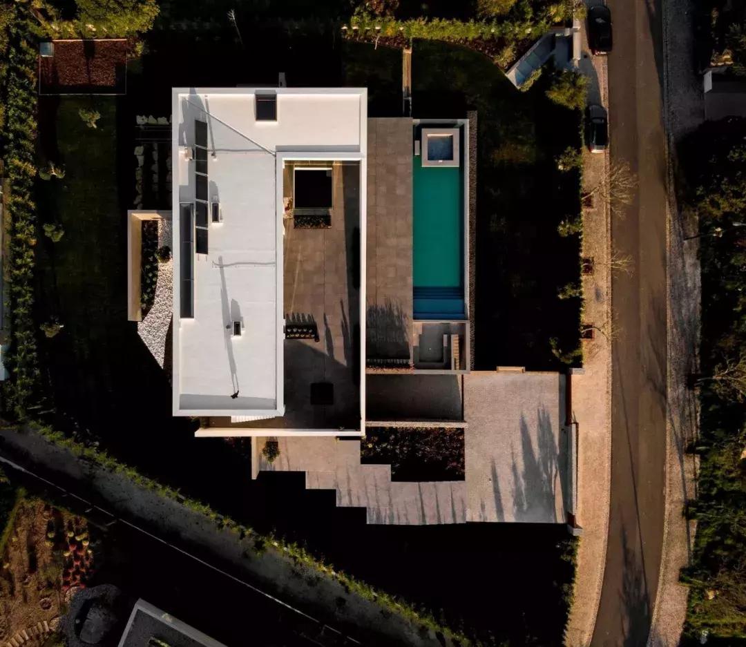 看似简单的白色极简，室内却如此惊艳