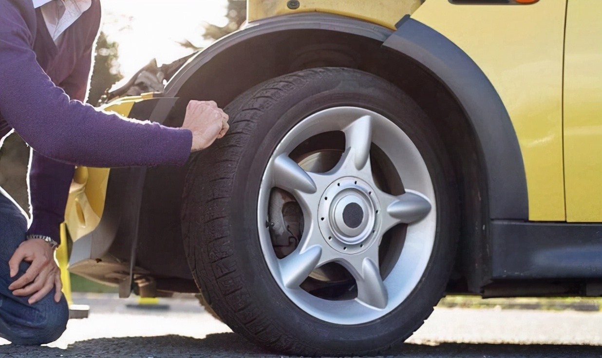 启动时刹车越来越硬怎么回事,刹车突然很硬踩不下去启动不了车
