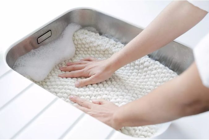 毛衣穿一天就起球是质量问题吗,毛衣起球教你一招毛衣焕然一新