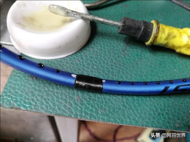 羽毛球拍线断了怎么修教程视频,碳纤维羽毛球拍断了有必要修复