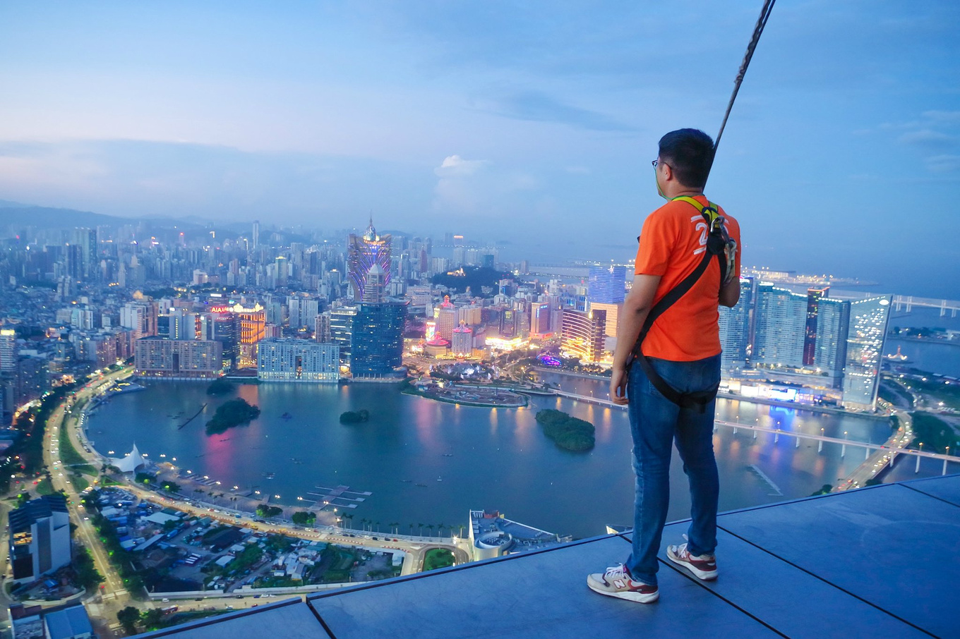 澳门塔323米世界第一蹦极跳,澳门塔蹦极runningman是高飞跳吗