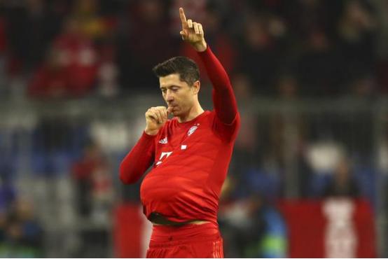 菲尔米诺踢左中锋还是右中锋,菲尔米诺是什么类型的中锋