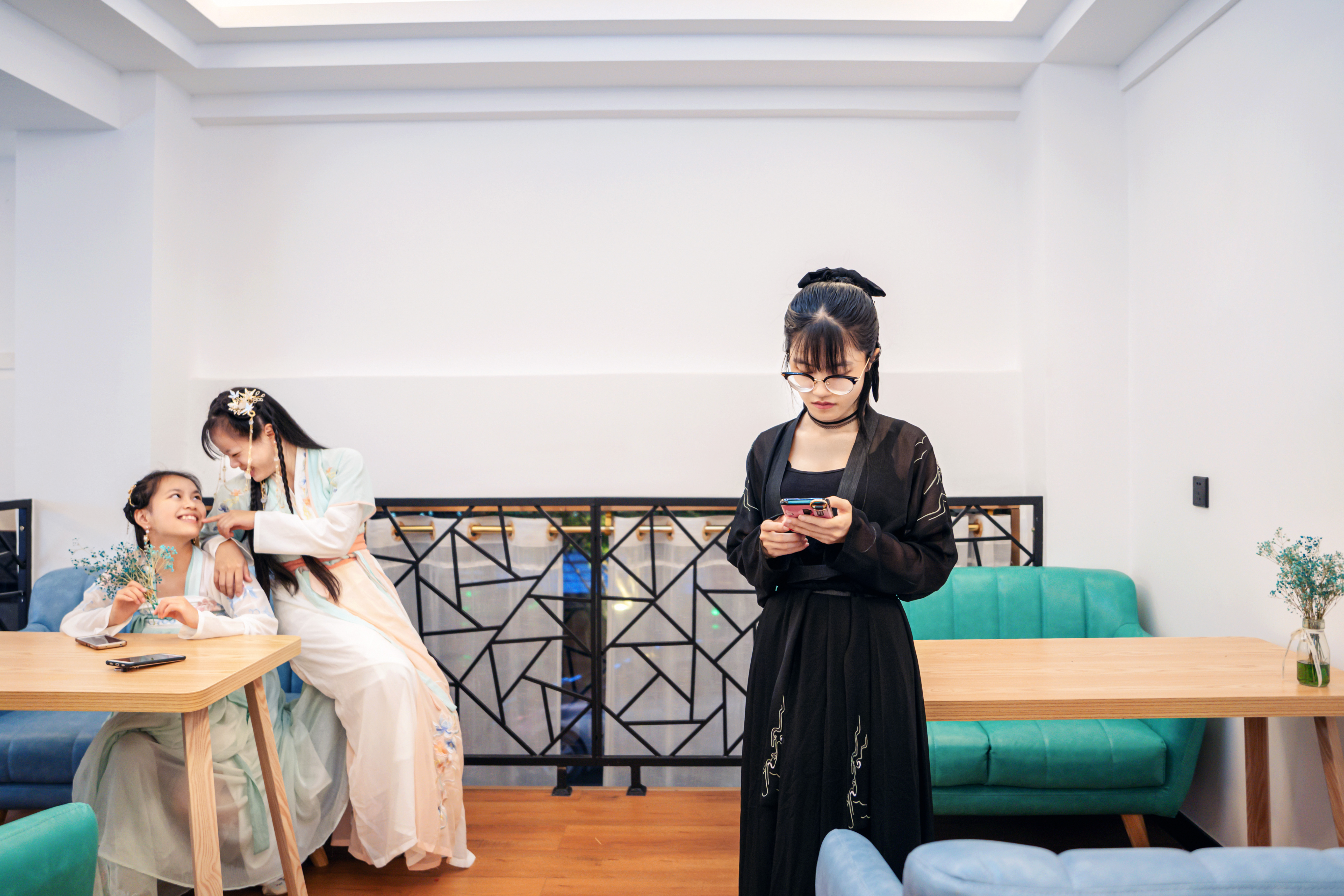 智能投影幕布,微投影坚果