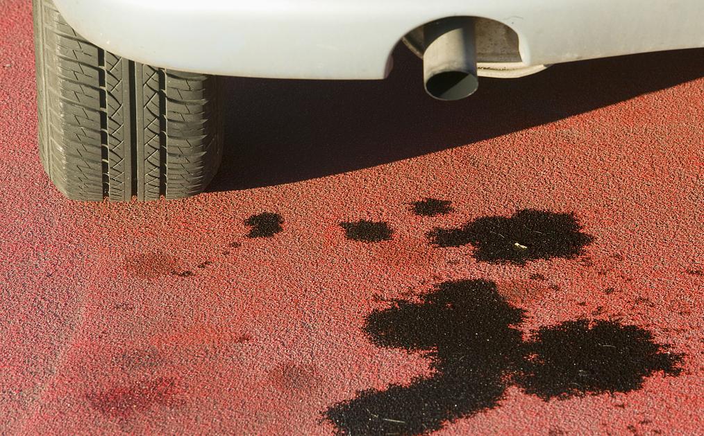 车辆行驶过程中漏油怎么回事,行车突发情况应急方法