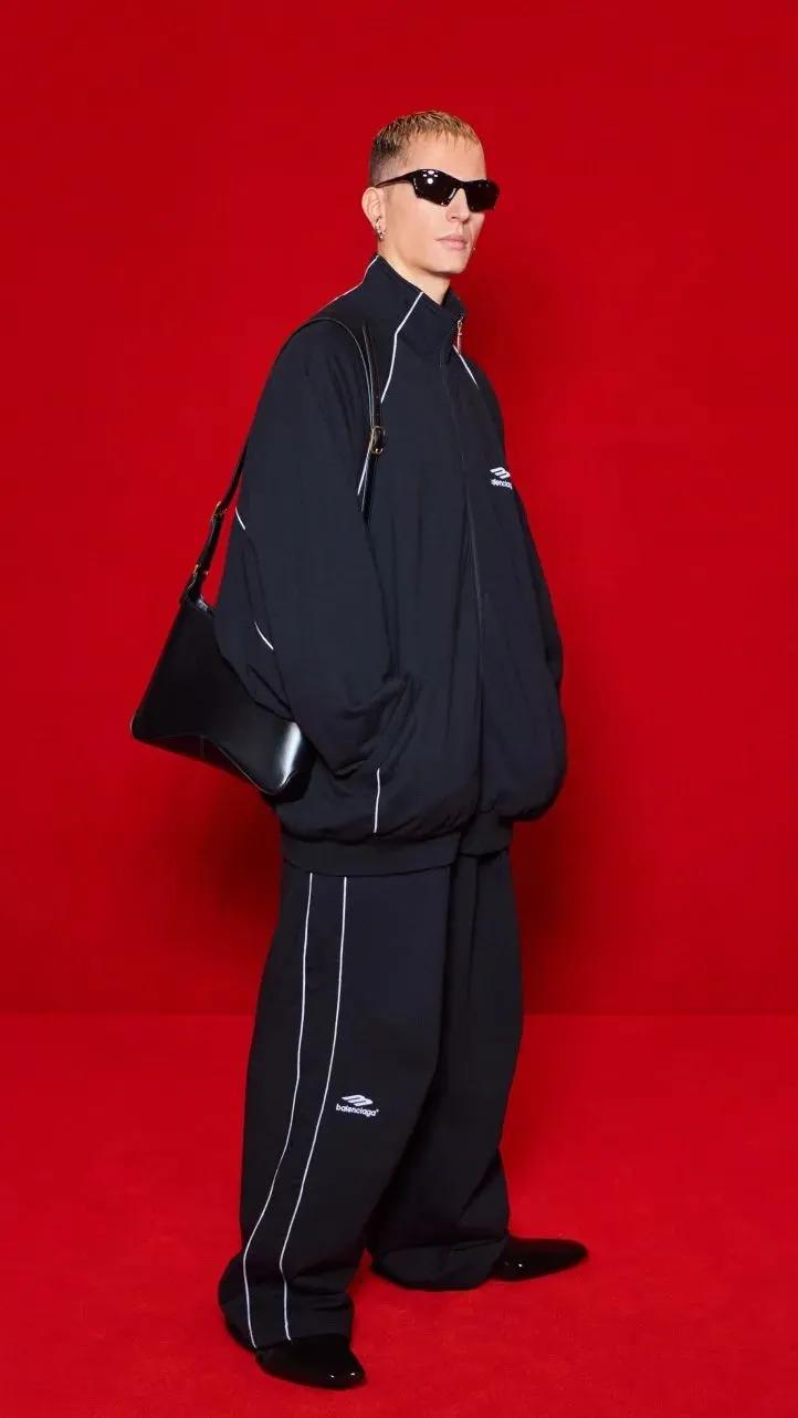 卡戴珊连体衣外穿高大上,卡戴珊巴黎世家蓝色连体衣