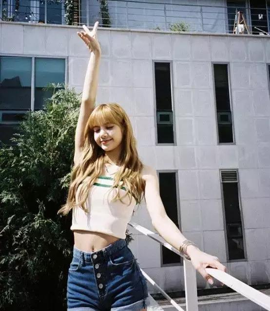 lisa的腿有多直,lisa的腰好细