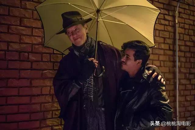 鍚庡ぉ鐢靛奖瑁呭,鍚庡ぉ鐢靛奖涓殑瑁呭