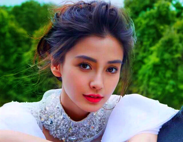 杨颖黄晓明提裙摆,杨颖黄晓明裙摆