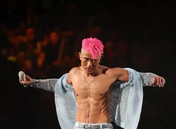 李现有没有腹肌,李现的真腹肌