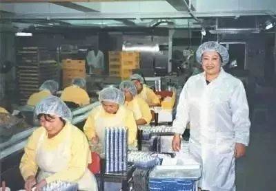 从摆地摊到卖向全世界，香港湾仔码头如何做到？小饺子成就大事业