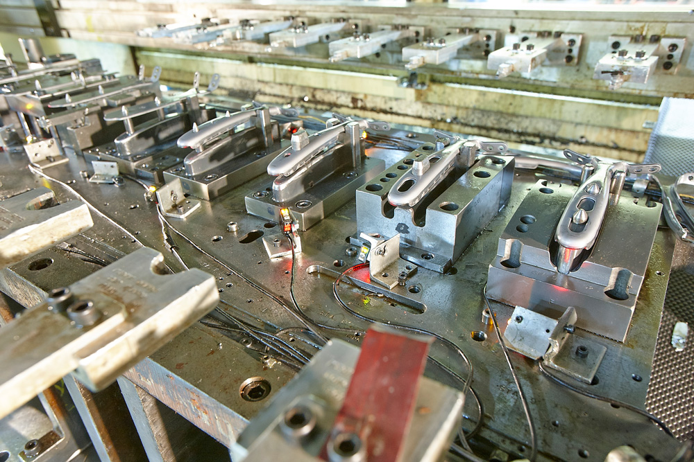 铝注塑成型如何防漏水,注塑模具和铸铝模具有什么区别