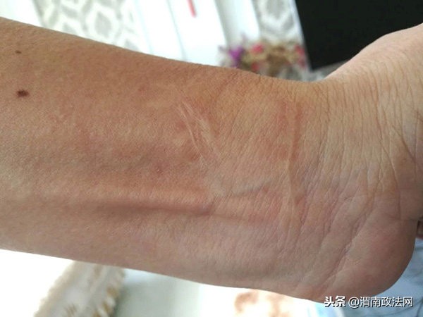 教师集体性侵案:27年前女生控诉遭33次强奸,疑点重重