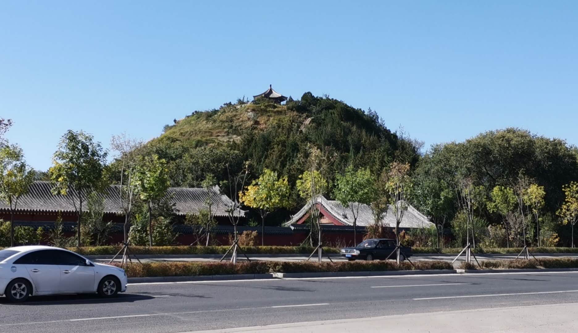 呼和浩特昭君博物院:中外驰名西汉古墓――昭君墓