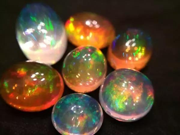 欧泊宝石黑色,好看的欧泊宝石