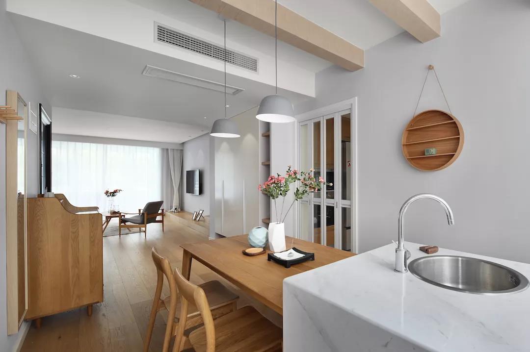 越来越多的人装修不做电视背景墙,越来越多人家里装修都不铺瓷砖