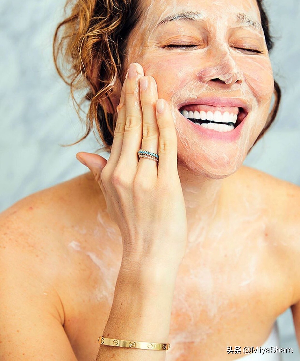 教你如何从根源解决黑头,反复黑头的原因和解决方法