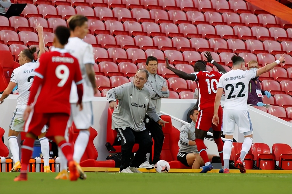 疯狂逼抢，疯狂奔跑！疯子贝尔萨的疯狂体系，是怎样支棱起来的？